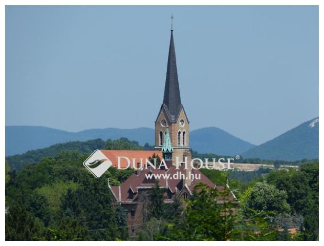 Eladó új 3 szintes ház