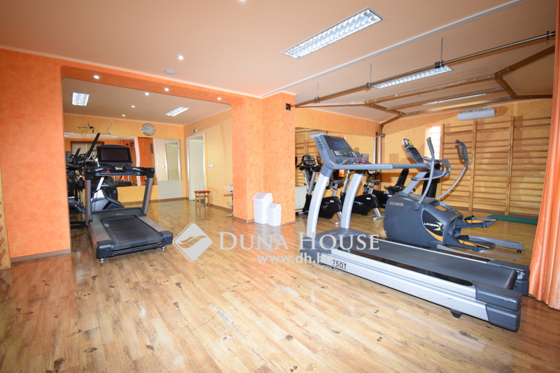 Propiedad comercial 320 m² en Nyirbator, Hungría