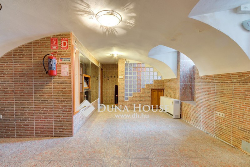 Commercial property 135 m² in Budapest, Hungary