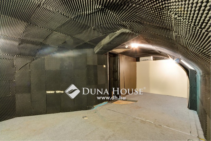 Commercial property 135 m² in Budapest, Hungary