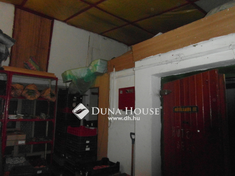 Commercial property 180 m² in Esztergom, Hungary