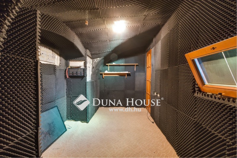 Commercial property 135 m² in Budapest, Hungary