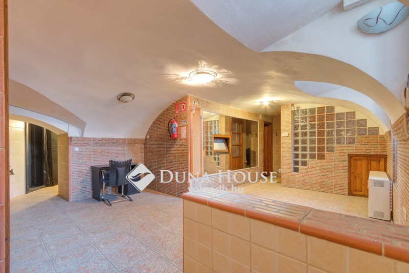 Commercial property 135 m² in Budapest, Hungary