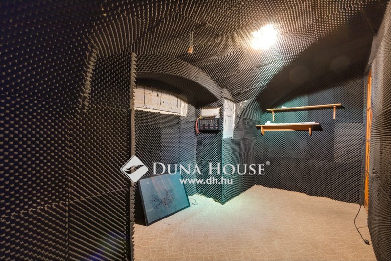 Commercial property 135 m² in Budapest, Hungary