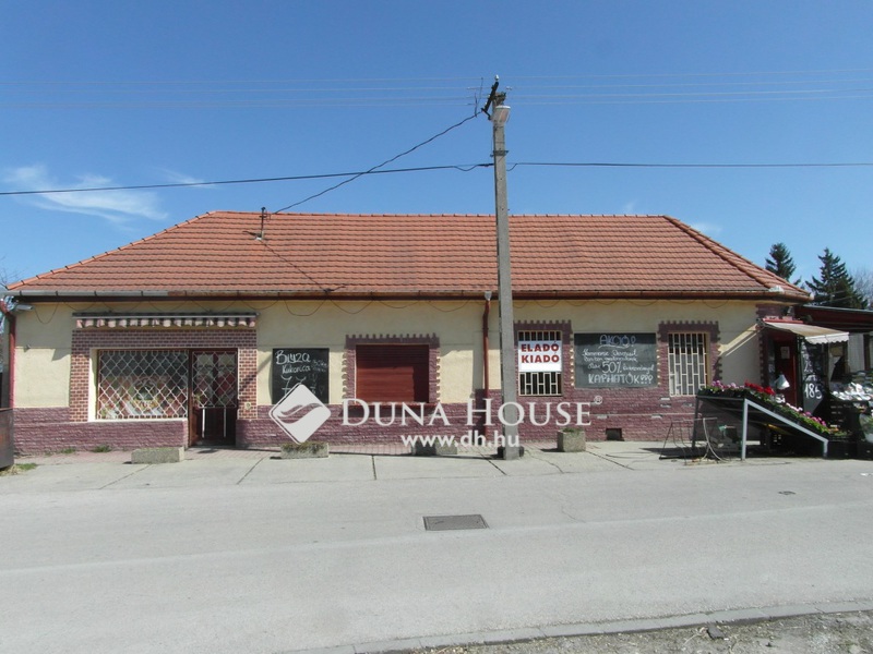 Commercial property 180 m² in Esztergom, Hungary