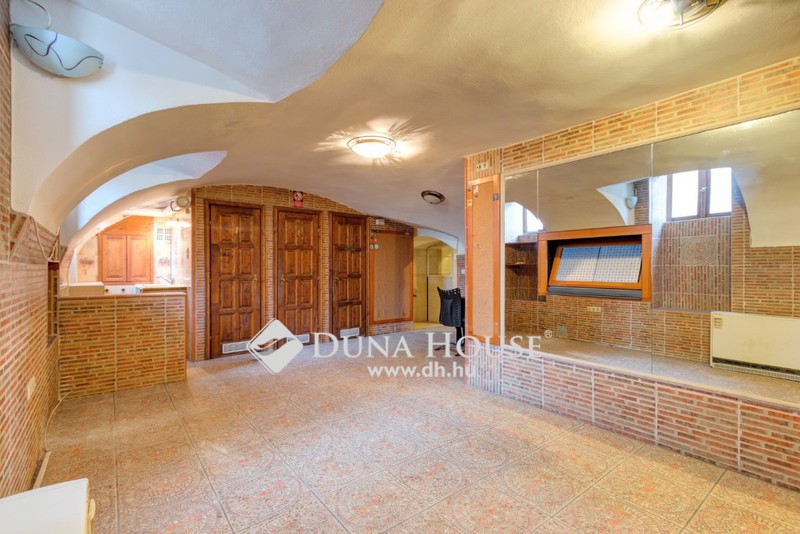 Commercial property 135 m² in Budapest, Hungary