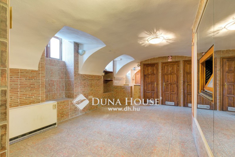 Commercial property 135 m² in Budapest, Hungary