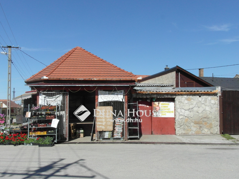 Commercial property 180 m² in Esztergom, Hungary