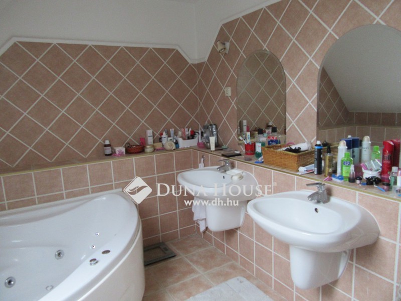 House 250 m² Gyal, Hungary