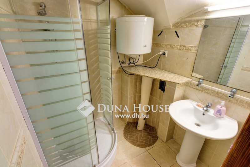 Commercial property 135 m² in Budapest, Hungary
